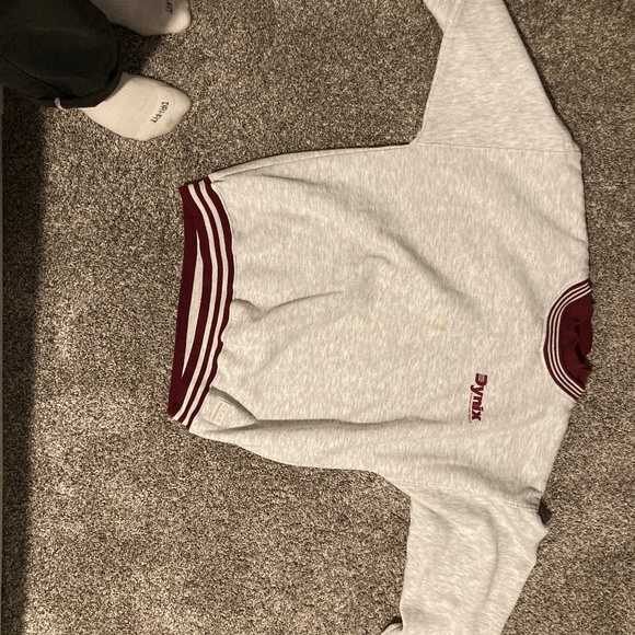 Gray and red crew neck - Picture 1 of 4